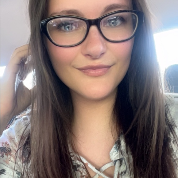 Meet your Posher, Andrea - Picture 1 of 1